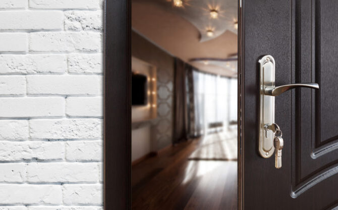 A door half open with keys in its lock, Home Décor Trends