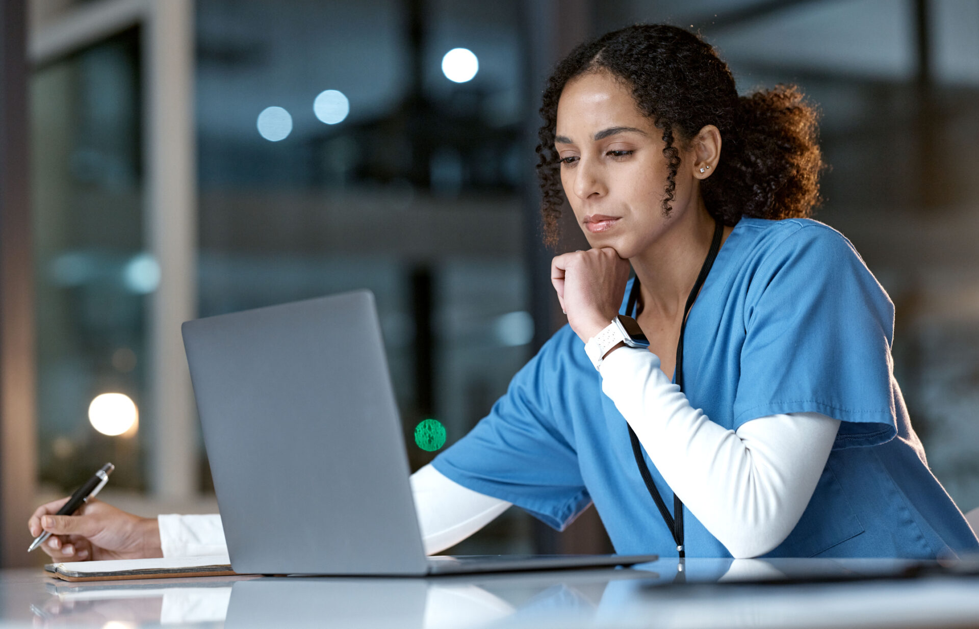 nurse-with-laptop