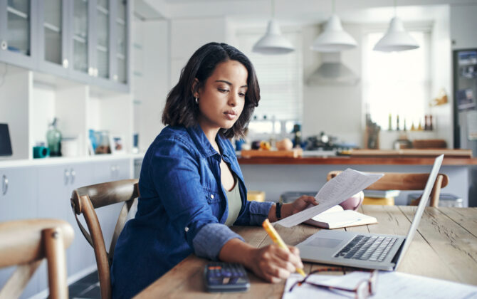 women-on-computer-finance